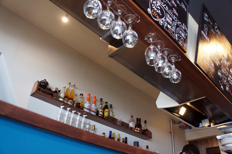 カフェとバルRepasに。 きたのねこから